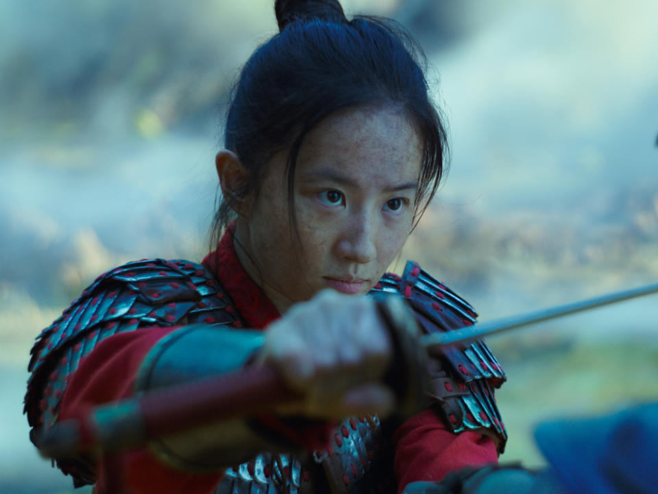 Im März wird Kriegerin Mulan (Liu Yifei) im gleichnamigen Realfilm in Fleisch und Blut zu sehen sein. (Bild: © 2019 Disney Enterprises, Inc. All Rights Reserved.)