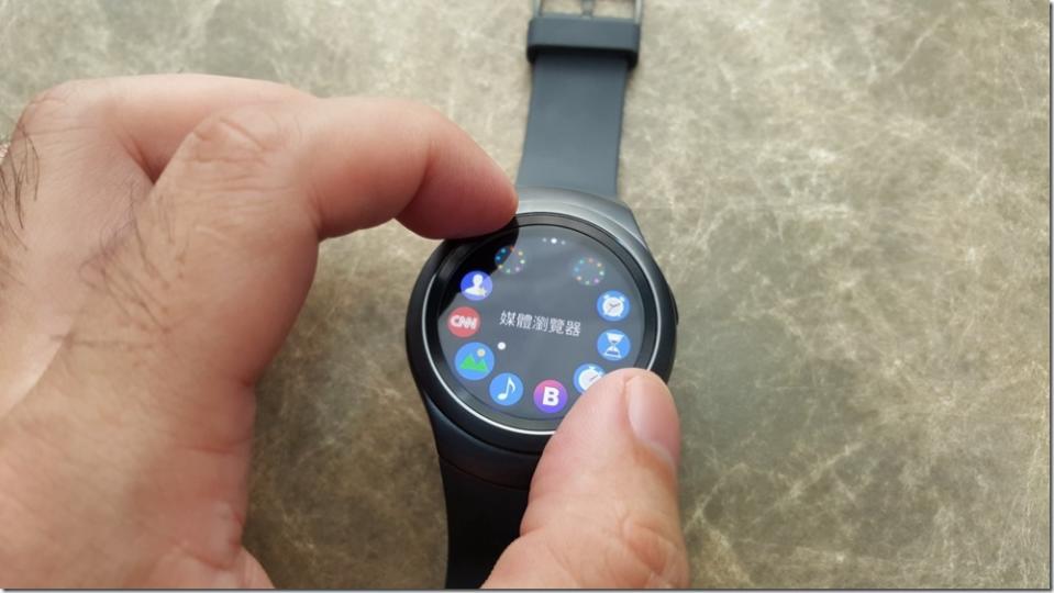 圓形錶面 Samsung Gear S2 動手玩 配戴更舒適 操作更人性