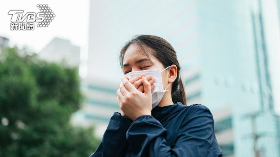 「長新冠」症狀，例如疲倦、咳嗽等。（示意圖，非當事人／shutterstock達志影像）