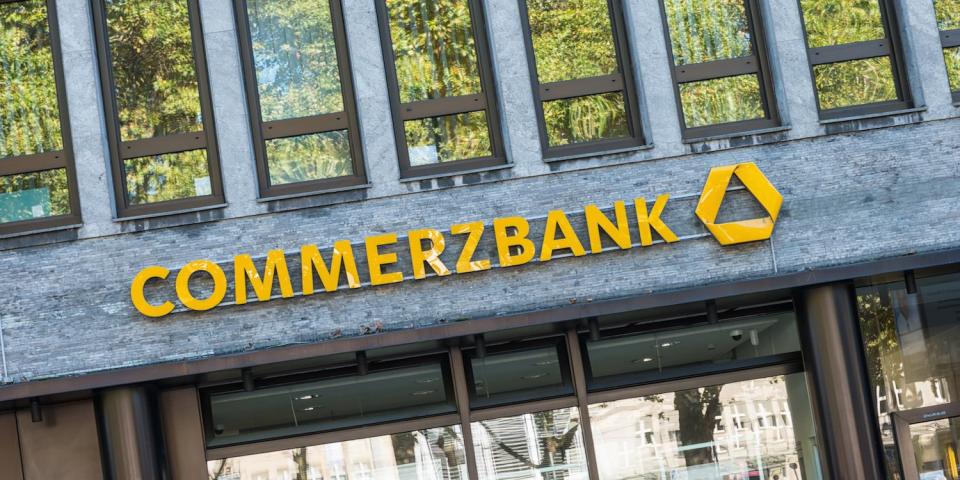 Fliegt die Commerzbank aus dem Dax?