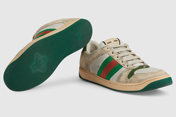 Gucci lanza unos tenis ‘suicos’ por 870 dólares y causa revuelo. Foto: <a href="https://www.gucci.com/us/en/pr/gifts/gifts-for-men/mens-shoes/screener-leather-sneaker-p-5461630YI209582?position=2&listName=VariationOverlay" rel="nofollow noopener" target="_blank" data-ylk="slk:gucci.com;elm:context_link;itc:0" class="link ">gucci.com</a>