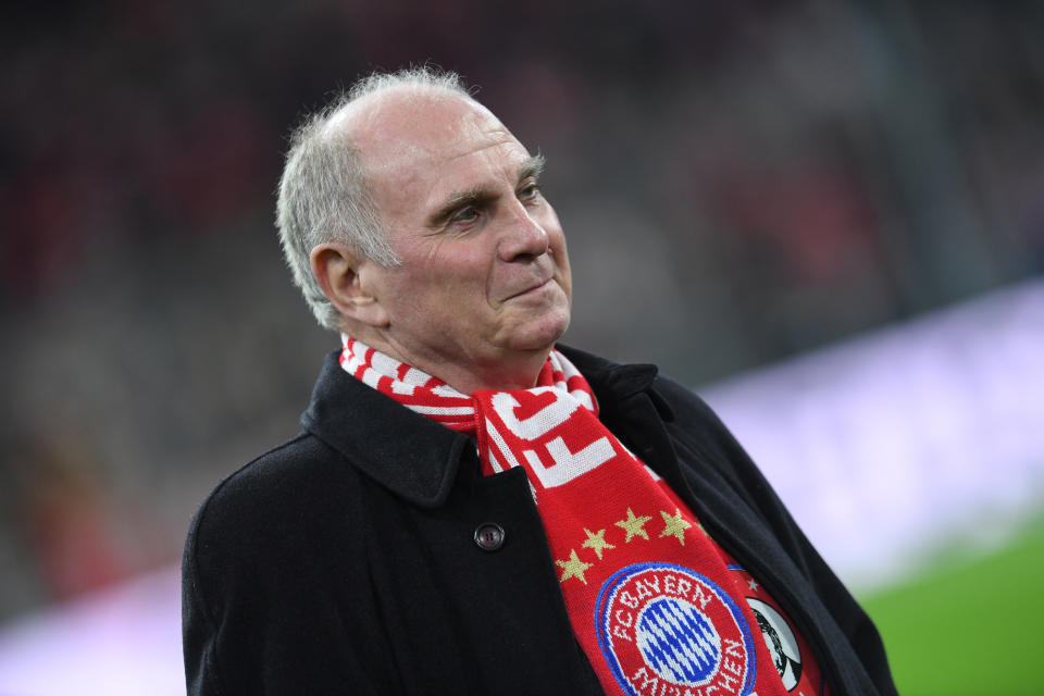 Bayern Münchens Ehrenpräsident Uli Hoeneß reagierte auf Aussagen des alten Konkurrenten.