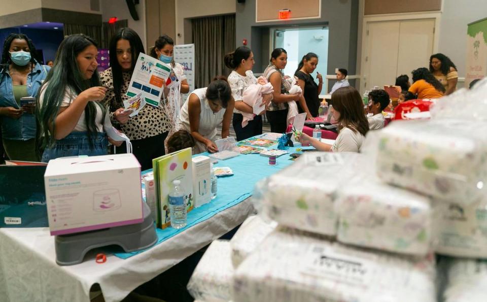 Entre las organizaciones sin fines de lucro presentes en el baby shower se encontraba Miami Diaper Bank, que apoya a las mujeres del Sur de la Florida que no están en capacidad de adquirir o conseguir pañales, Hialeah. 6 de agosto 2022