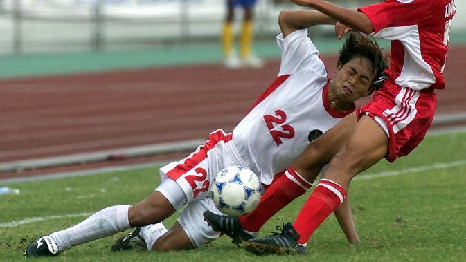 Tim Garuda datang dengan 24 pemain, termasuk Gendut Doni Christiawan yang tampil menawan menggantikan Bambang Pamungkas. Debutnya apiknya saat melawan Myanmar berhasil membuat dirinya menyarangkan dua gol ke gawang lawan. (Foto: AFP/Pornchai Kittiwongsakul)