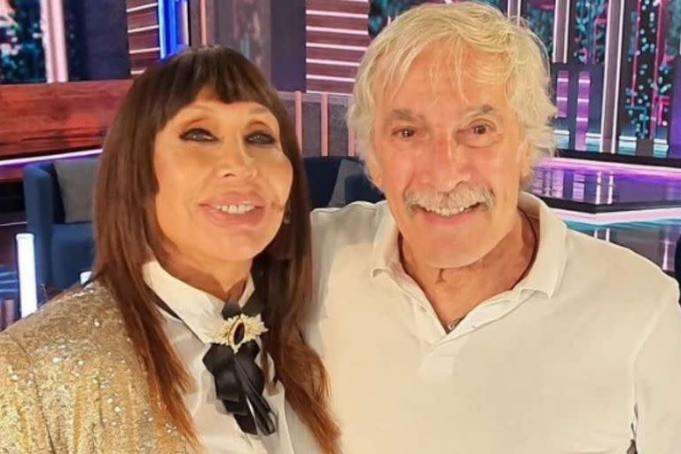 Moria Casán junto a su actual pareja, Pato Galmarini