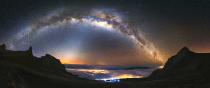 <p>The Milky Way over Mount Kinabalu in Malaysia. (Photo: Grey Chow/Caters News) </p>