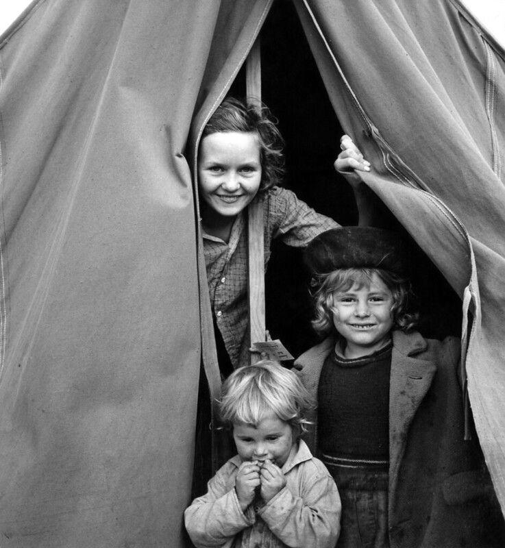 Dorothea Lange: Lighthearted kids in Merrill FSA camp, Klamath County, Oregon, 1939