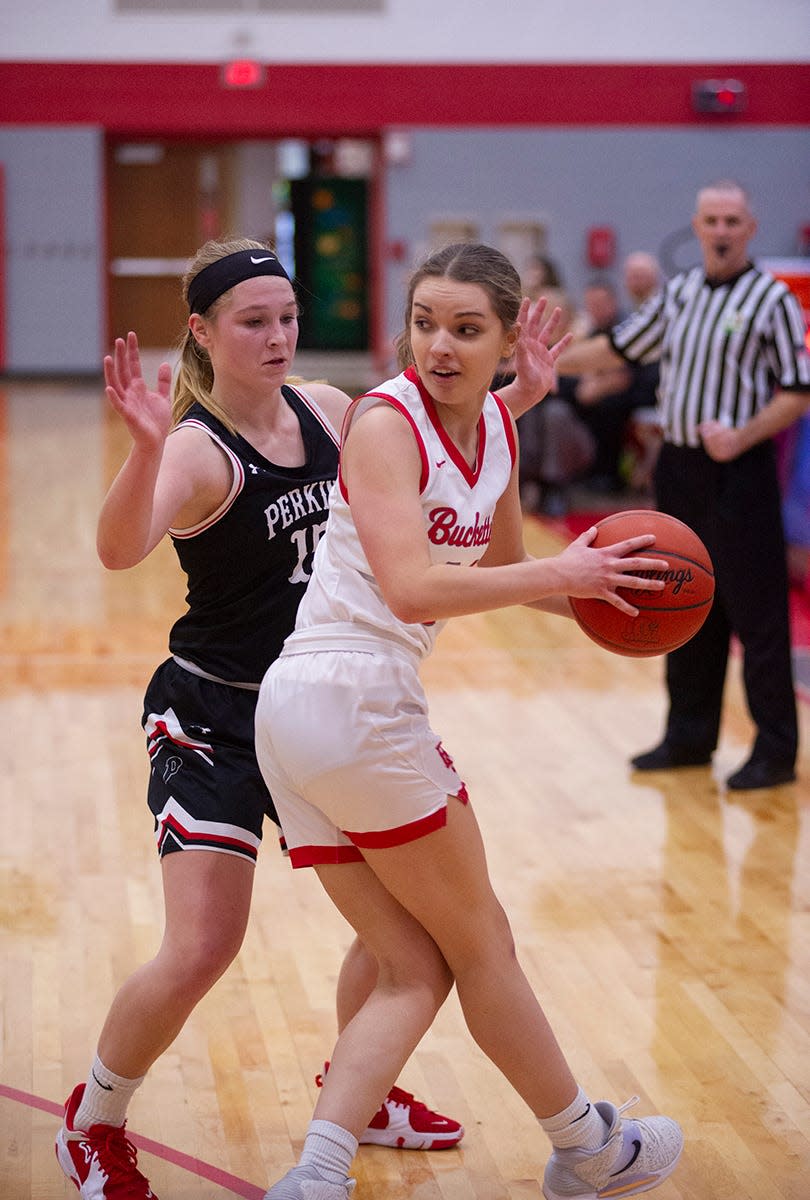 Buckeye Central's Sydney Wurm looks for an open teammate.