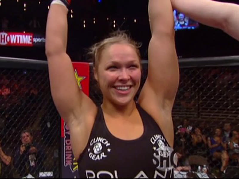 ronda rousey arms raised