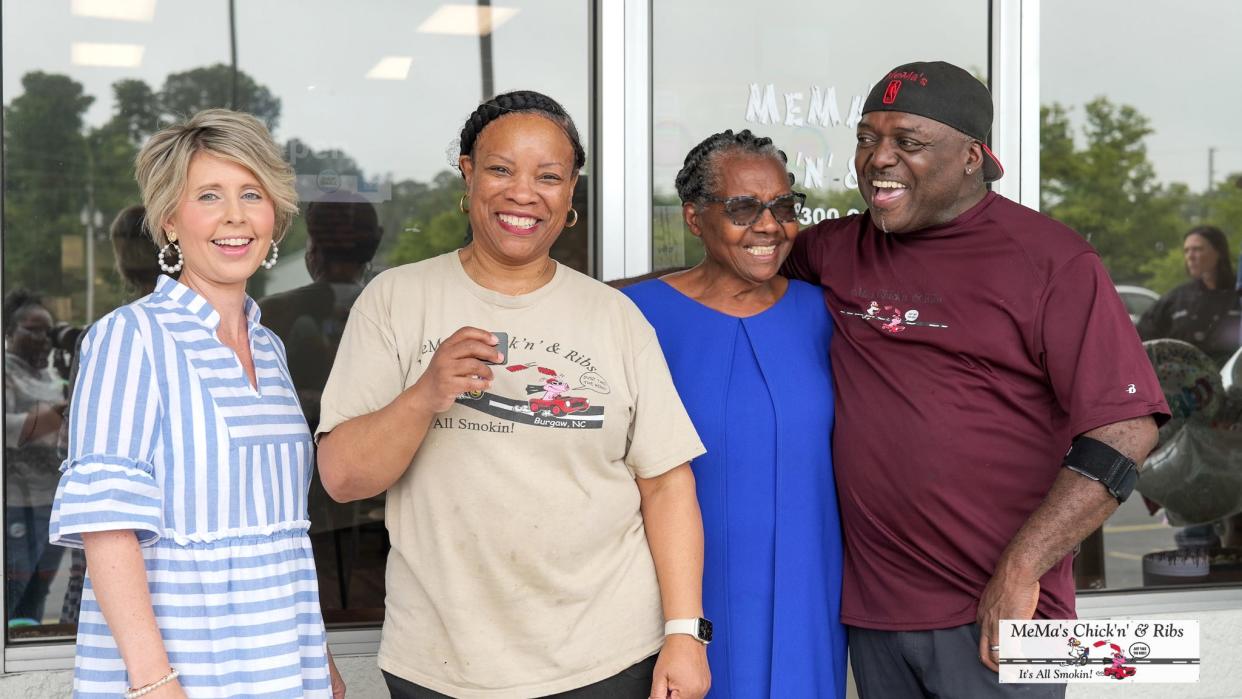 The McDuffie family, along with the mayor of Burgaw (left) at the MeMa’s Chick’n’ & Ribs. The restaurant recently served their last meal on May 28, 2023 at Pender Landing Shopping Center and will be opening in a new space later this year.