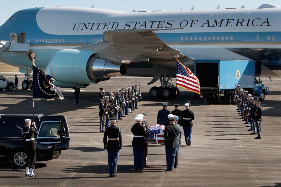 5) The late president's remains are brought onto Special Air Mission 41.