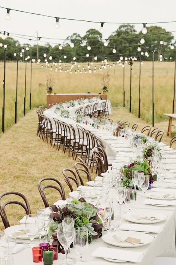 Disposition de tables pour une grande tablée