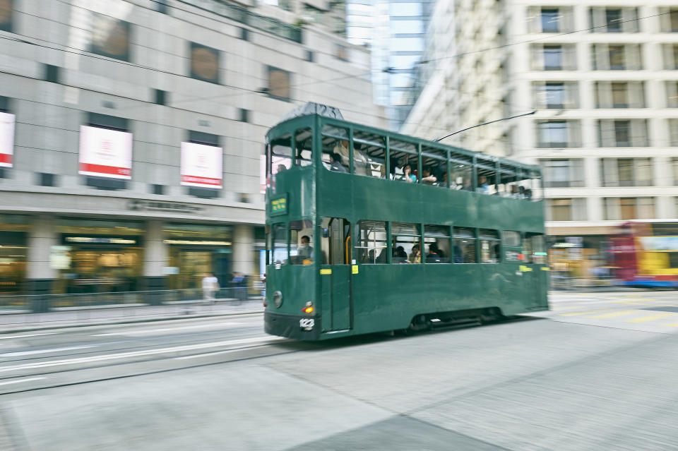 在跑道區引入雙層電車，不失為減輕交通壓力的簡易解決方案。