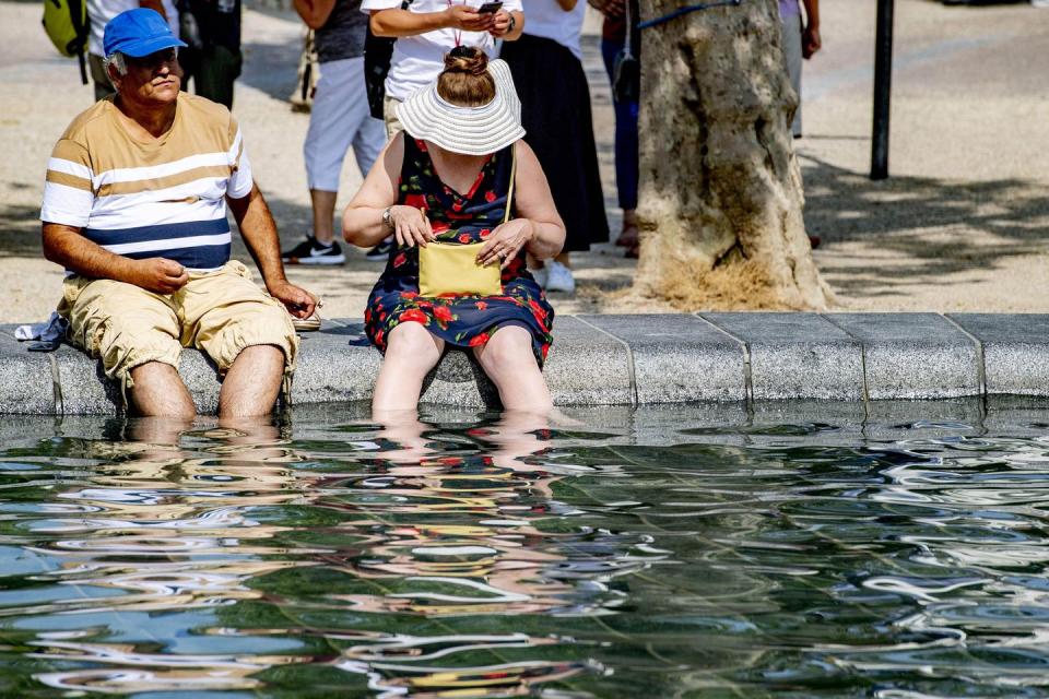 35 Photos That Capture Europe’s Sweltering Heatwave