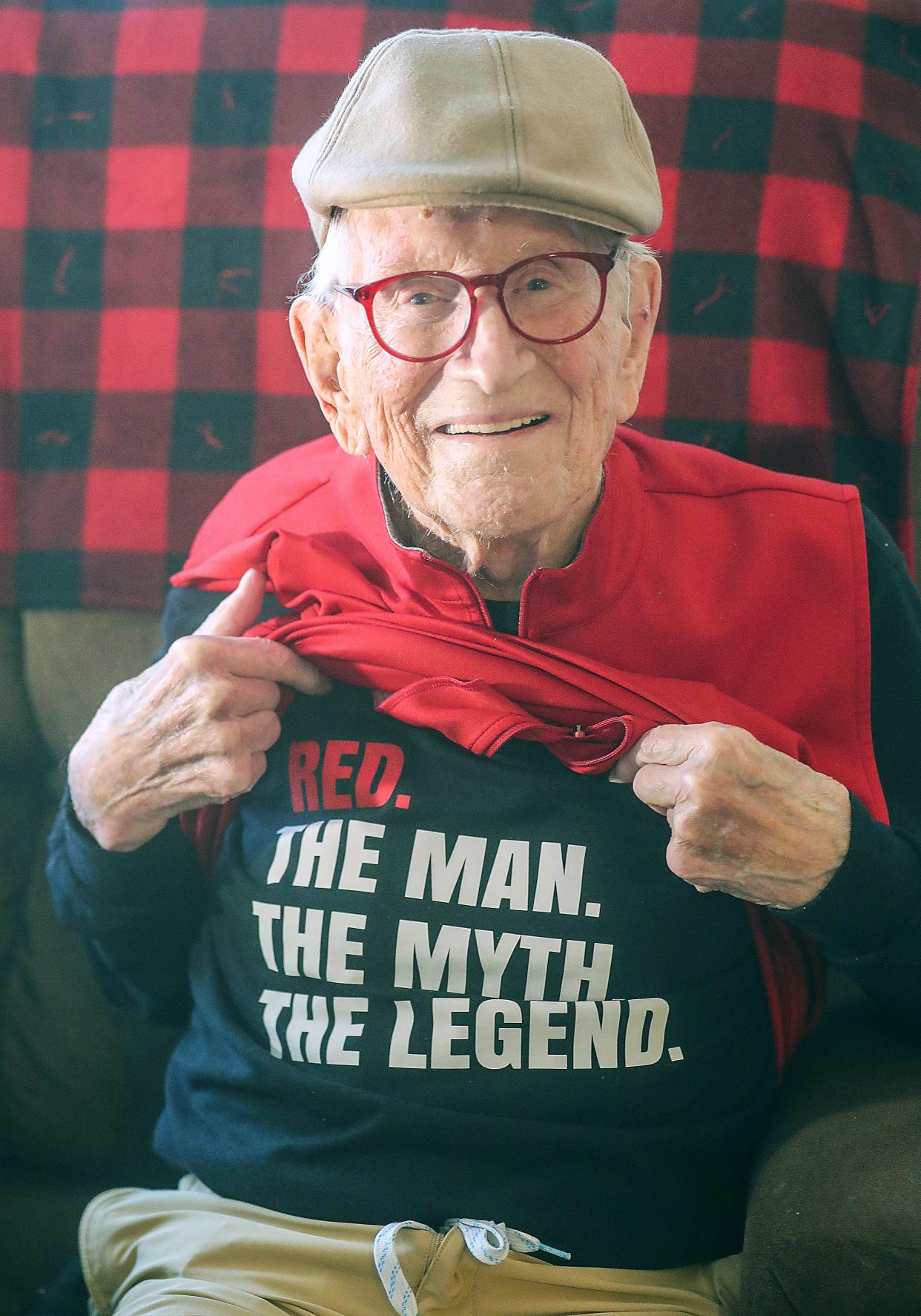 Arnie “Red” Shapiro, former owner of Red’s nightclub in Akron, lifts up his vest to reveal a T-shirt message Dec. 1 at his Fairlawn apartment.