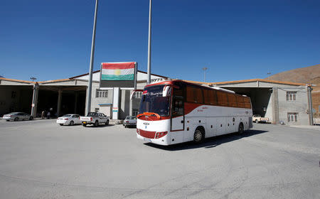 Iranian people arrive at Haj Omran border between Iran and Kurdistan, Iraq October 14, 2017. REUTERS/Azad Lashkari