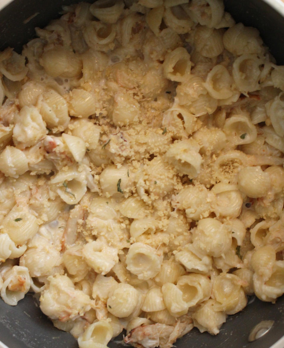 Mac 'n' cheese in a pot