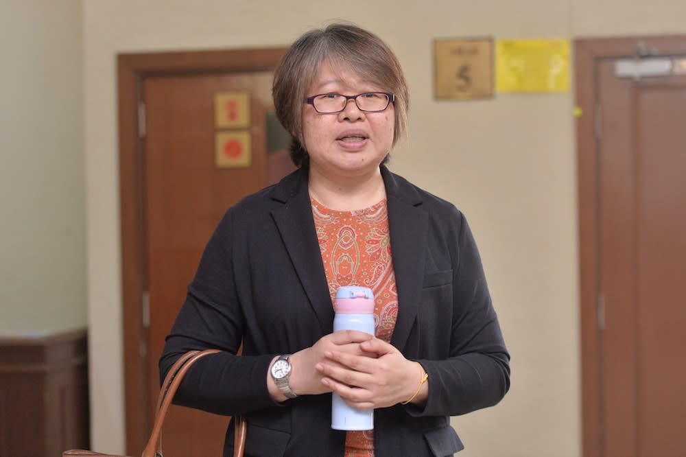 Former Yayasan Rakyat 1Malaysia (YR1M) chief executive Ung Su Ling leaves the Kuala Lumpur Court Complex July 16, 2019. — Picture by Mukhriz Hazim