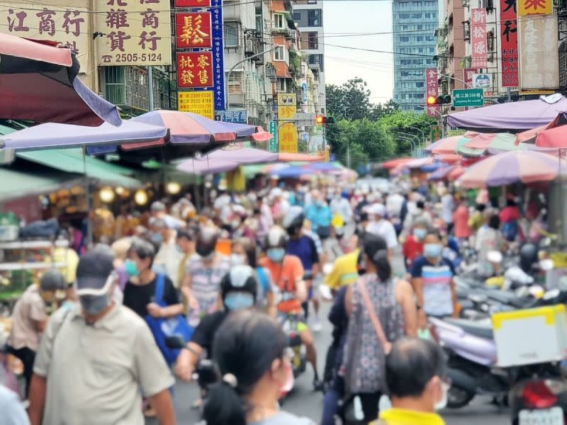 ▲公衛學者指出，台灣人的生活要如同去年恐怕不可能，應訂定「2.5級警戒」的防疫政策。（示意圖／NOWnews資料照）