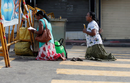 Sri Lankan Catholics pray on the road in front of St. Anthony's Shrine, where an explosion took place during mass on Easter Sunday, in Colombo, Sri Lanka May 5, 2019. REUTERS/Dinuka Liyanawatte