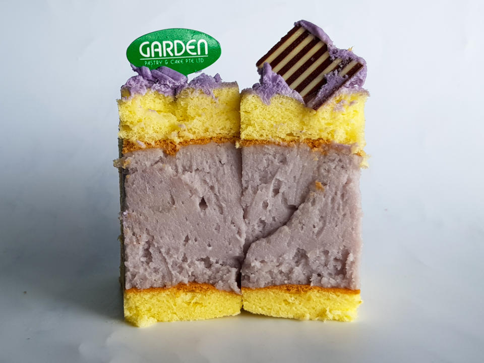 garden pastry & cake - pure taro roll
