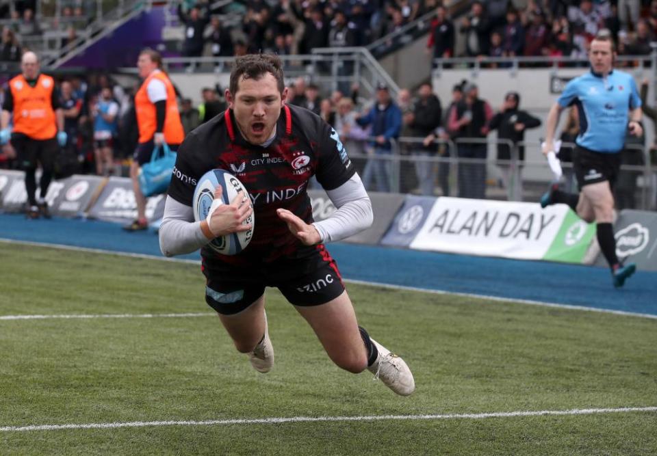 Goode crosses for a Saracens try in their 45-21 win over London Irish last month