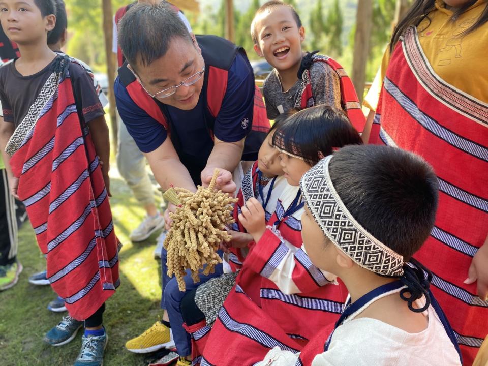 學校今年以最傳統的「入倉祭」開啟新的學期。