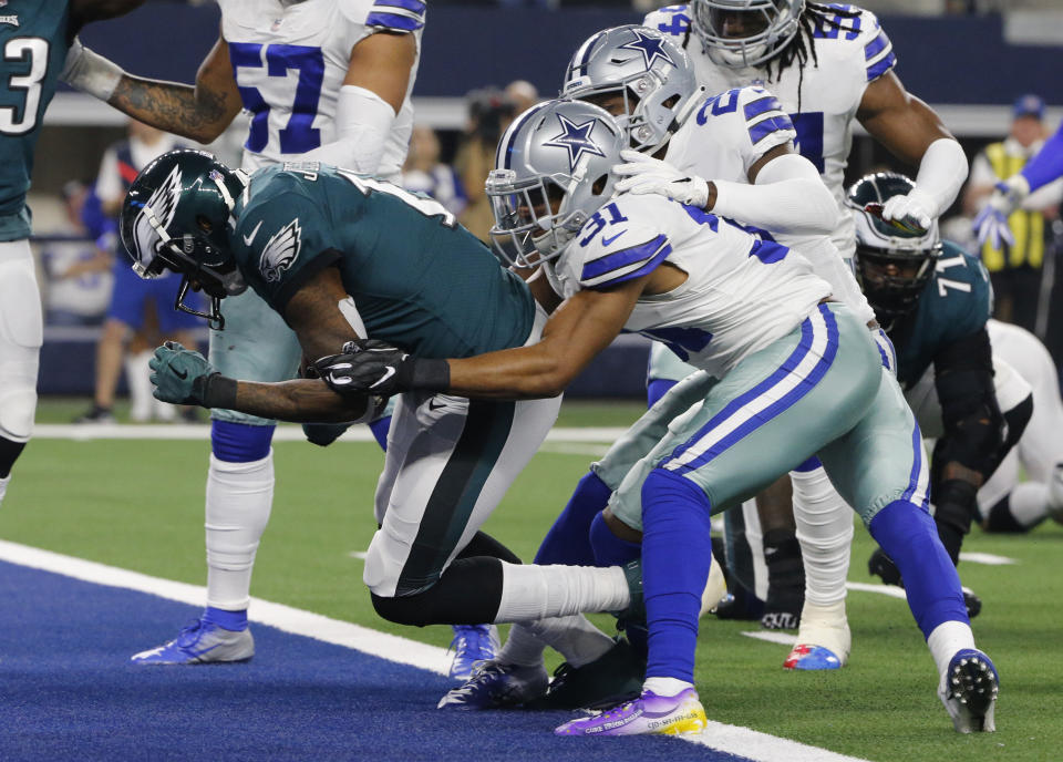 Eagles wide receiver Alshon Jeffery scores a touchdown on Sunday. Cowboys defensive end Demarcus Lawrence later broke up his touchdown celebration. (AP Photo/Michael Ainsworth)