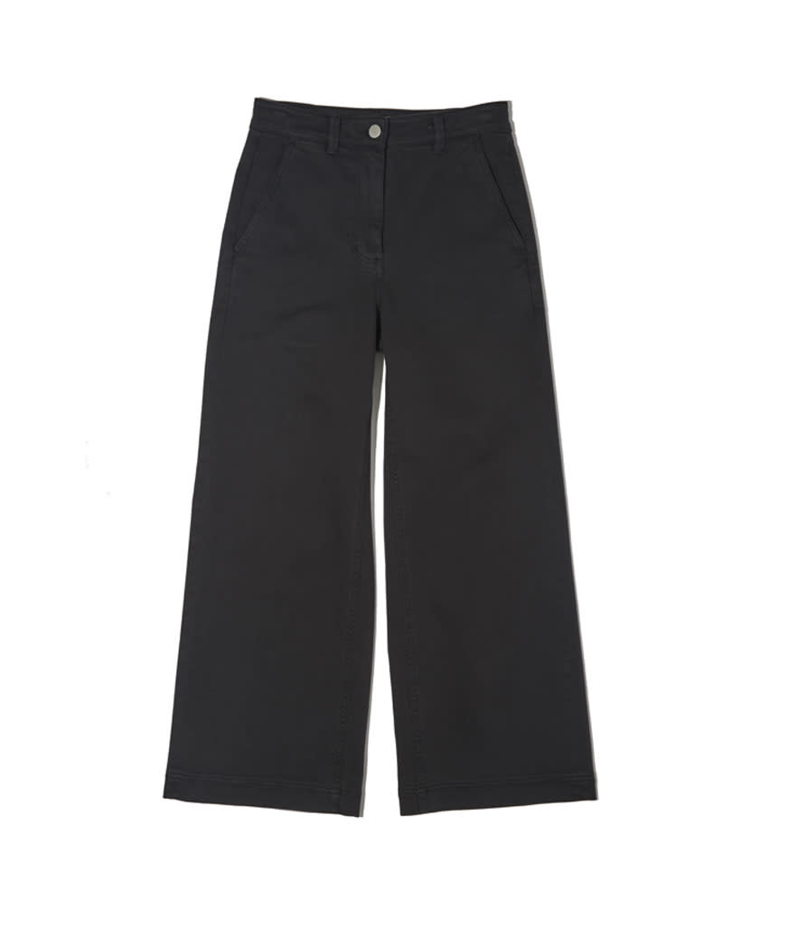 <p>The Wide Leg Crop Pant, $68,<a rel="nofollow noopener" href="https://www.everlane.com/products/womens-hirise-wide-crop-pant-trueblack?utm_source=polyvore&utm_medium=cpc&utm_campaign=capri%20%26%20cropped%20pants" target="_blank" data-ylk="slk:everlane.com;elm:context_link;itc:0;sec:content-canvas" class="link "> everlane.com</a> </p>