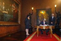 U.S. Secretary of State John Kerry (C) signs a guest book as Philippines' Foreign Secretary Albert del Rosario (R) looks on at the Malacanang Presidential Palace in Manila December 17, 2013. Kerry had a meeting and dinner with Philippines' President Benigno Aquino. (REUTERS/Brian Snyder)