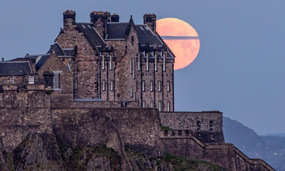 <span>A pink full moon sets behind Edinburgh Castle. Scotland could experience freezing temperatures on Wednesday night and Thursday.</span><span>Photograph: Tom Duffin/Solent News & Photo Agency</span>