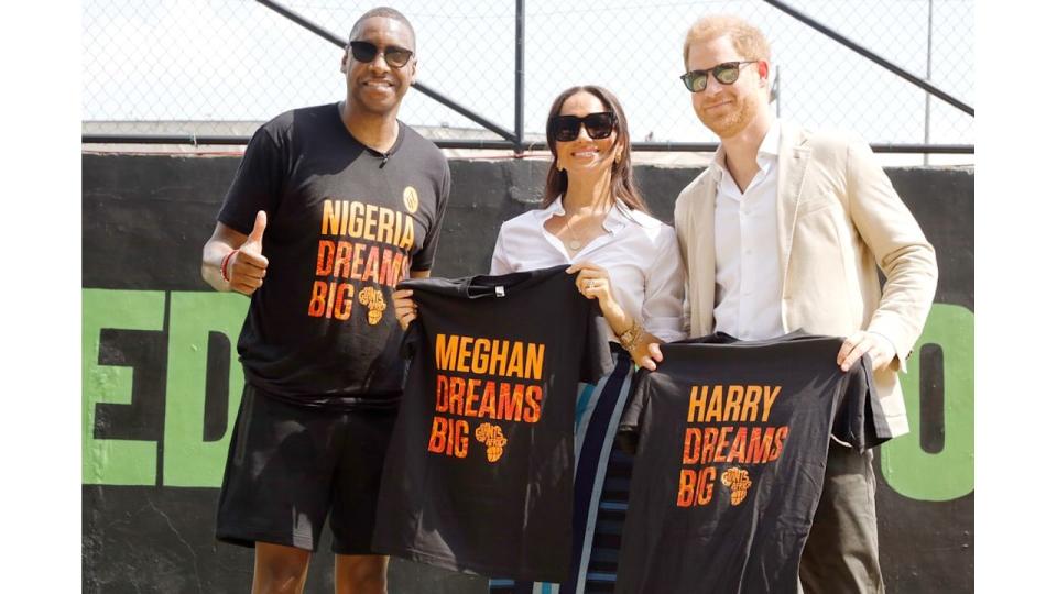 Harry and Meghan gifted T-shirts from Giants of Africa