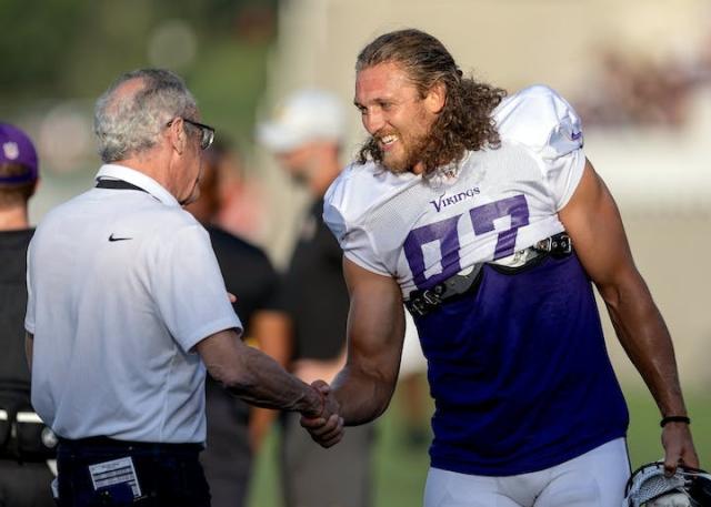 Hockenson now dealing with back stiffness as Vikings and Cardinals practice  together