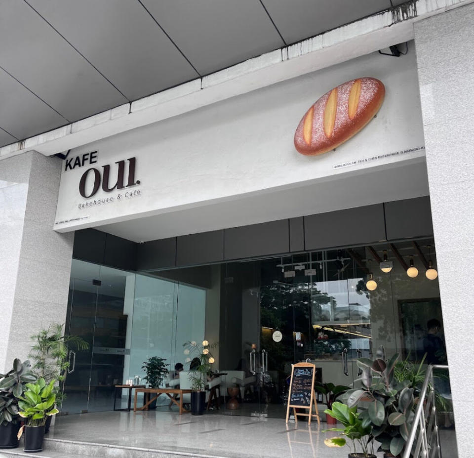 Oui Bakehouse Cafe - Store front