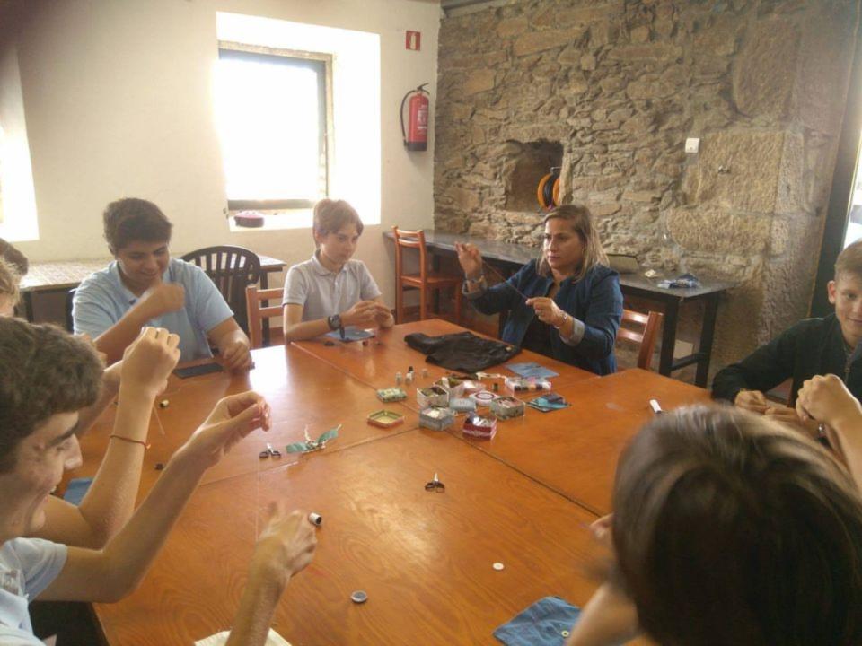 Este colegio de Vigo enseña a los niños a hacer las tareas del hogar