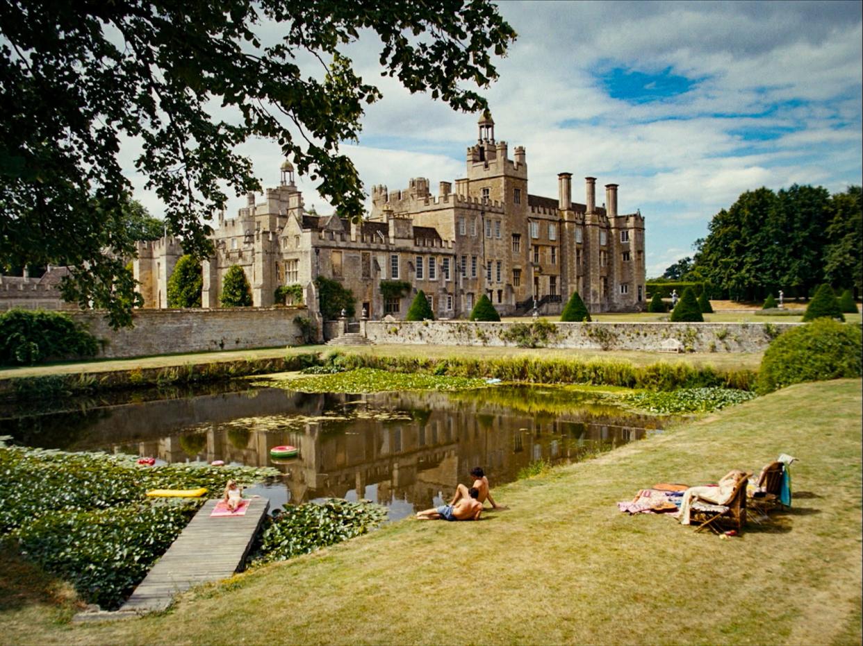 A image of Drayton House in "Saltburn."