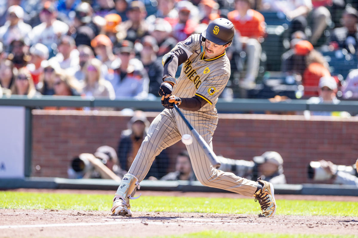 Willkommen in der MLB: Padres-Rookie schlägt auf dem Spielfeld gegen den Helm, was der Schiedsrichter falsch gemacht hat