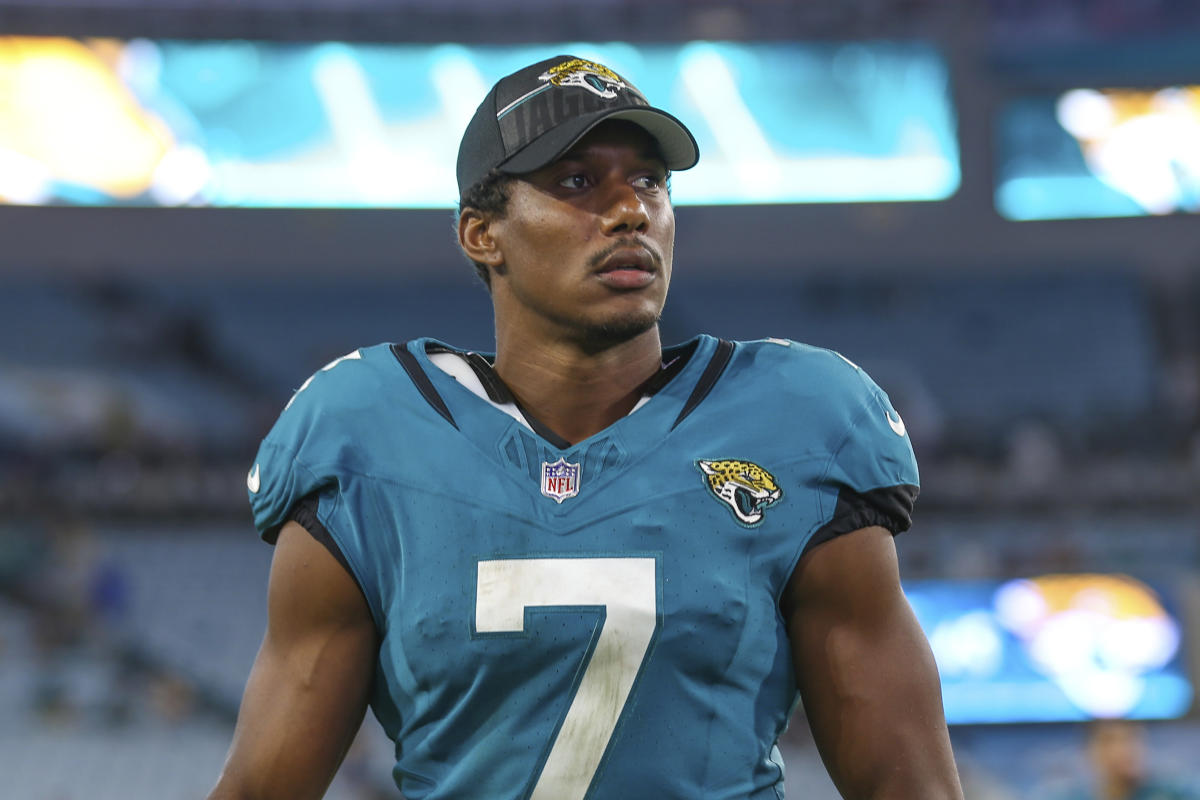 Jaguars WR Zay Jones arrested in Florida on domestic battery charge