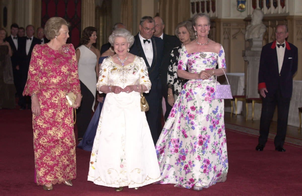 Queen Beatrix of Holland, Queen Elizabeth II and Queen Margrethe II attend a dinner at Windsor Castle in 2002 (POOL/AFP via Getty Images)