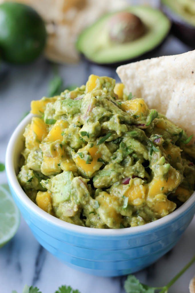 <strong>Get the<a href="http://damndelicious.net/2013/05/15/sriracha-guacamole/" target="_blank"> Sriracha Guacamole recipe</a> from Damn Delicious</strong>