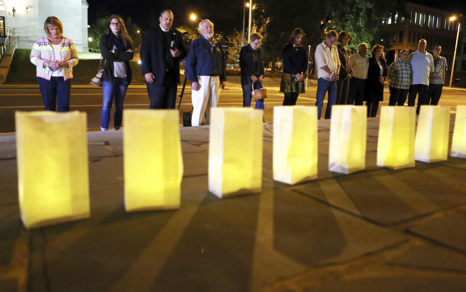 <p>Luminaries for victims of the the Sunday evening shooting tragedy in Las Vegas are lit on the front steps of Greene Memorial United Methodist Church surrounded by those brought together in prayer and solidarity on Monday, Oct. 2, 2017, in Roanoke, Va. (Photo: Heather Rousseau/The Roanoke Times via AP) </p>