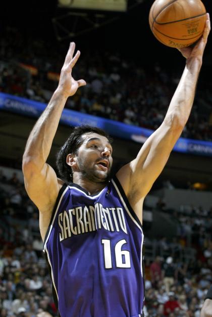 MIAMI - JANUARY 22: Peja Stojakovic #16 of the Sacramento Kings grabs a rebound against the Miami Heat on January 22, 2006 at American Airlines Arena in Miami, Florida. (Photo by Issac Baldizon/NBAE via Getty Images)