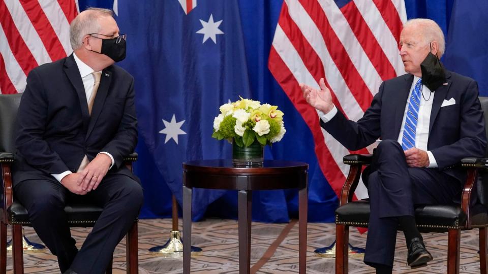 Joe Biden (r), Präsident der USA, trifft sich mit Scott Morrison, Premierminister von Australien.