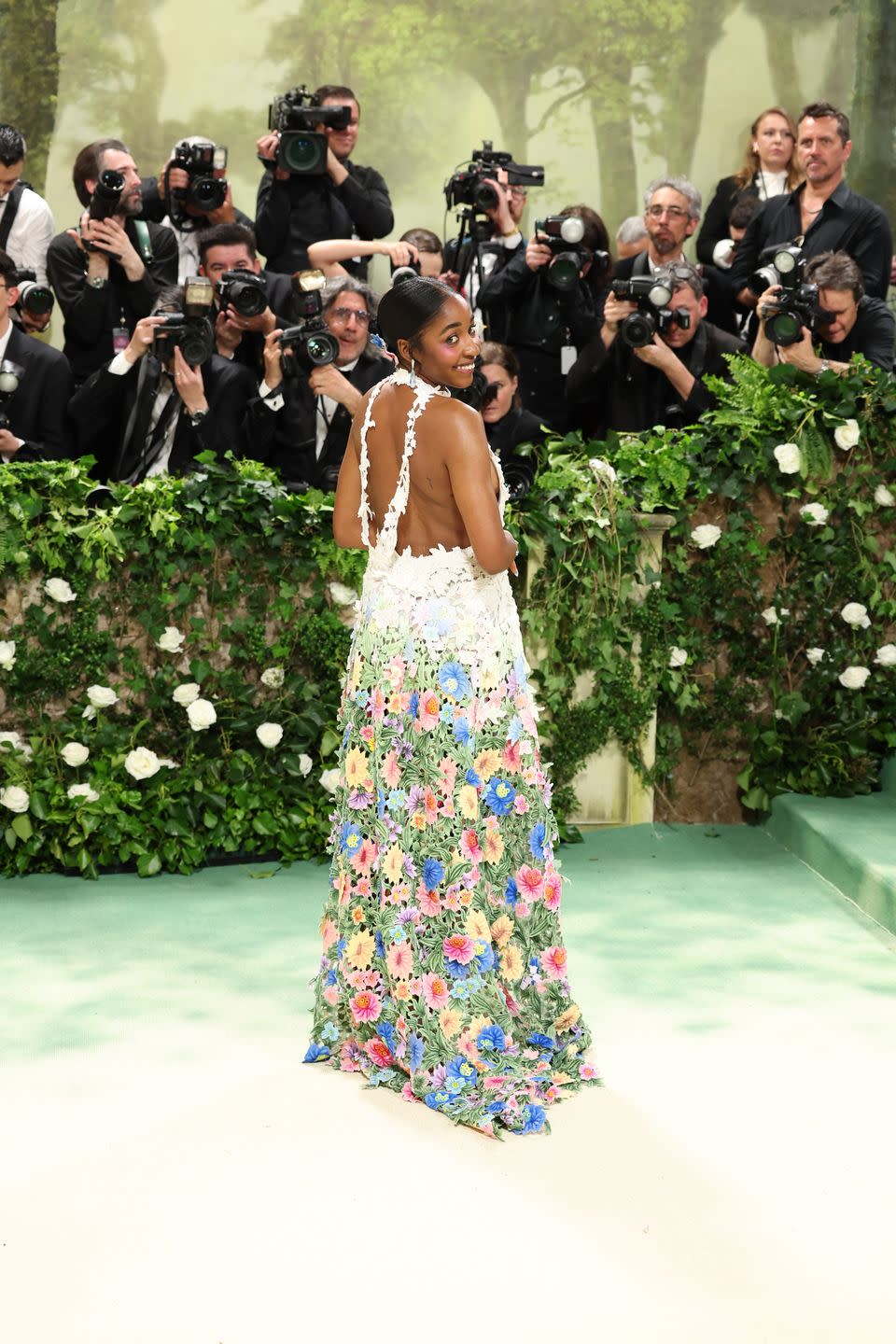 new york, new york may 06 ayo edebiri attends the 2024 met gala celebrating sleeping beauties reawakening fashion at the metropolitan museum of art on may 06, 2024 in new york city photo by aliah andersongetty images