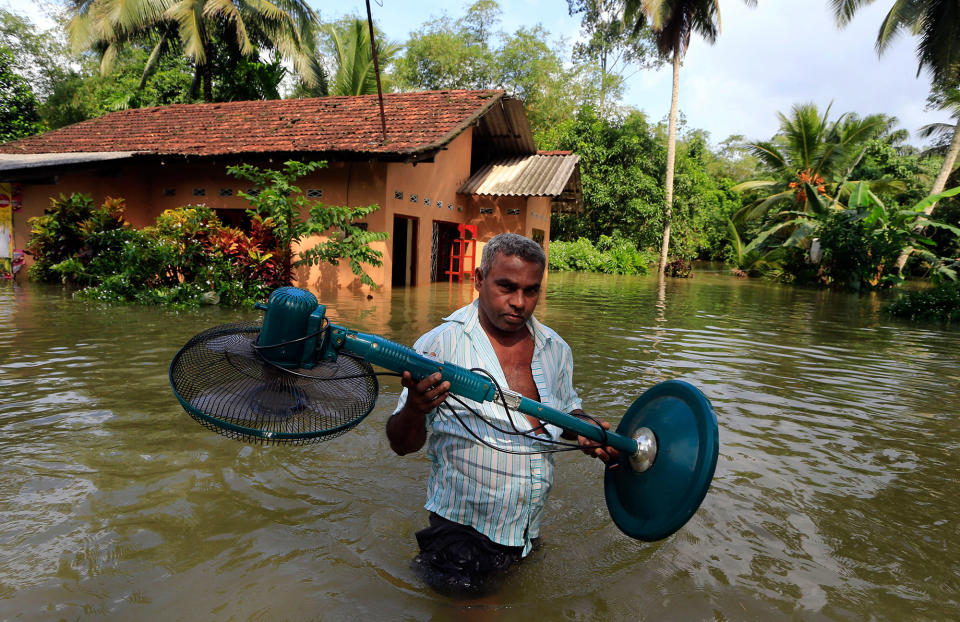 <p>A Sri Lankan man removes belongings from his submerged house at Wehangalla village in Kalutara district, Sri Lanka, Saturday, May 27, 2017. (AP Photo/Eranga Jayawardena) </p>