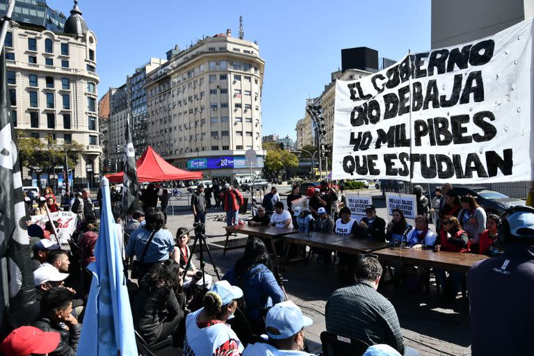 Concentración piquetera en contra del recorte de Potenciar Trabajo