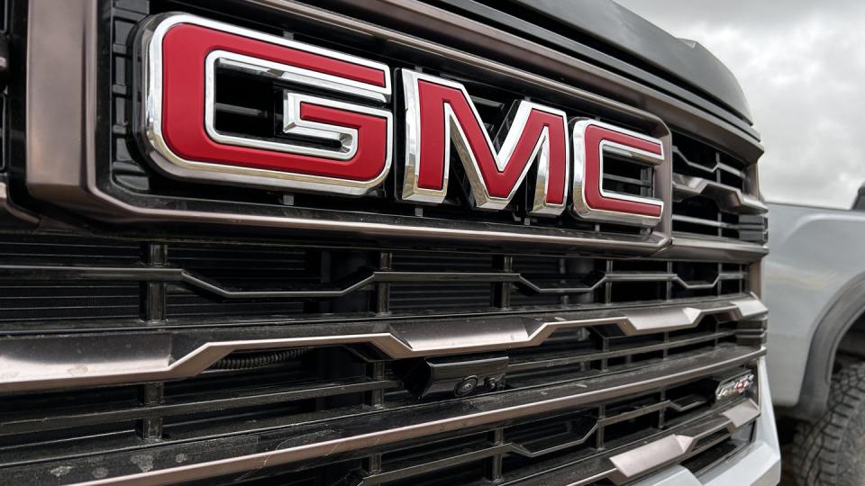 2024 gmc sierra hd at4x grille camera