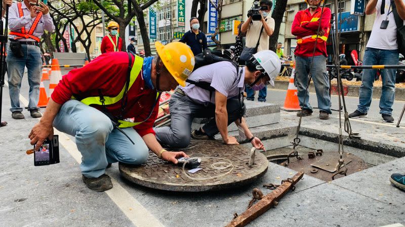 ▲勞動部宣布，若因疫情停業，雇主仍應支付勞工假日薪資。（圖／高市府勞工局提供）