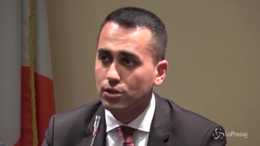 “Il nostro primo provvedimento sarà il ‘Decreto dignità’”. Lo ha annunciato il ministro del lavoro Luigi Di Maio dopo aver incontrato in videoconferenza i Riders di Milano e Bologna. Di Maio ha annunciato che all’interno del dl ci saranno “revisioni al Jobs Act, perché deve finire l’epoca della precarietà infinita”, oltre a norme per “vietare la pubblicità del gioco d’azzaro” e contro le delocalizzazioni: “è insopportabile – ha spiegato – che aziende che hanno preso soldi dallo Stato se ne vadano”. (LaPresse)