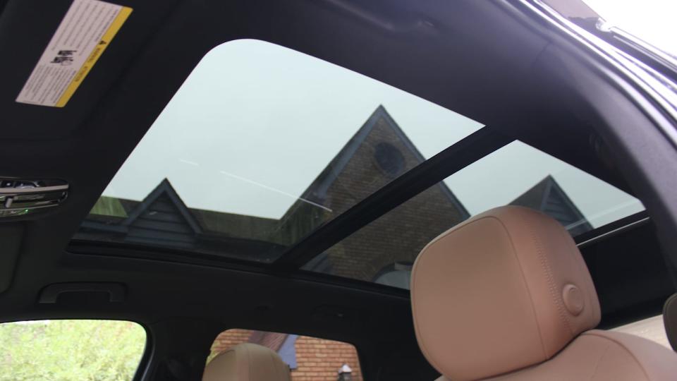 2021 Porsche Cayenne E-Hybrid Panoramic sunroof